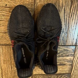 Yeezy 350 V2 Size 10.5 onyx